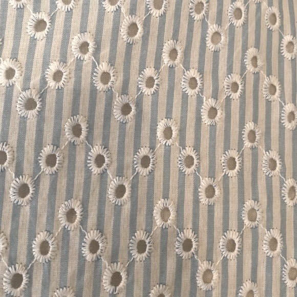 Calvin Klein Seersucker Dress with Embroidered Eyelet Cutout Circles Sz 4 - Picture 5 of 11